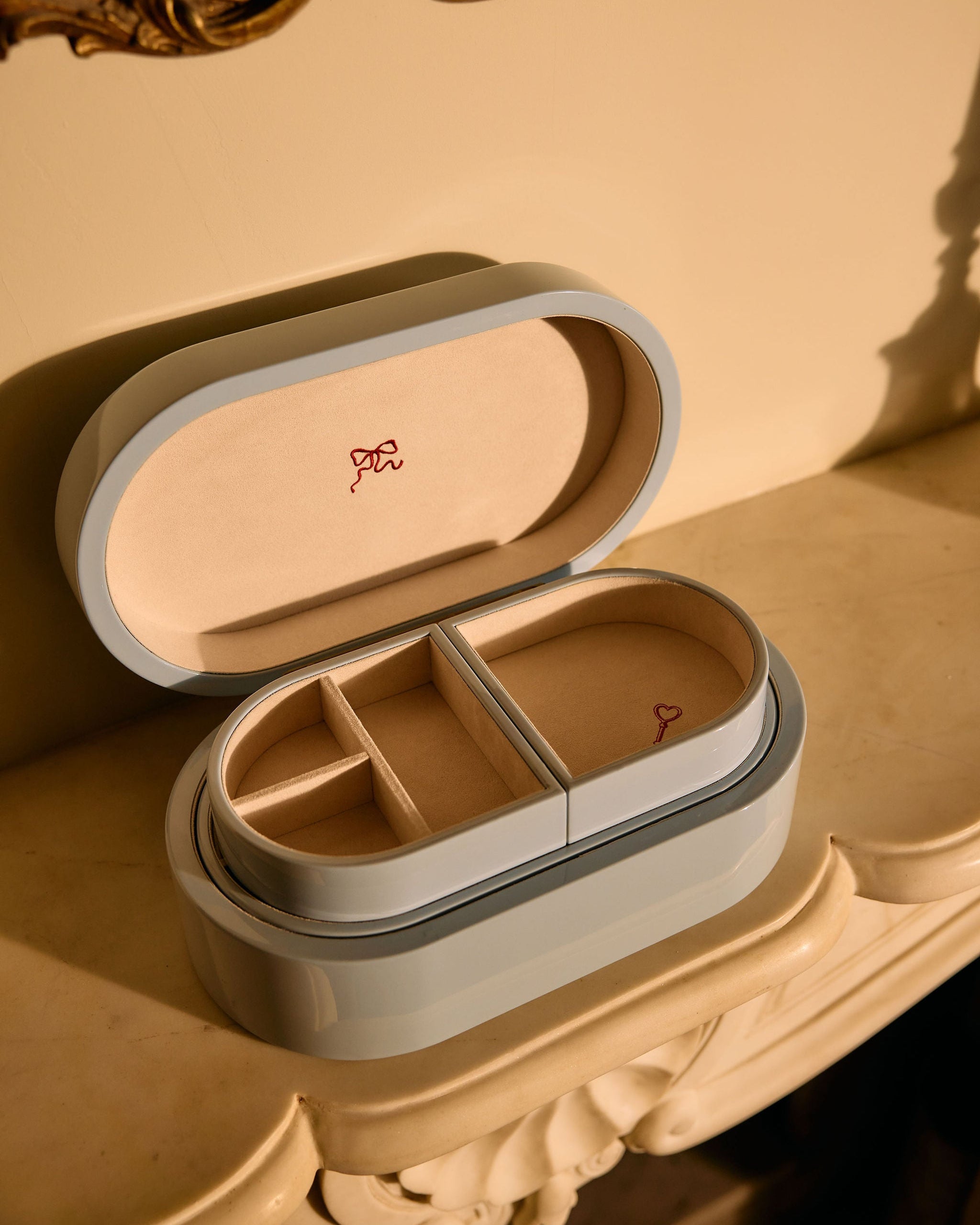 Cosmetic case with a small mirror on a decorative surface